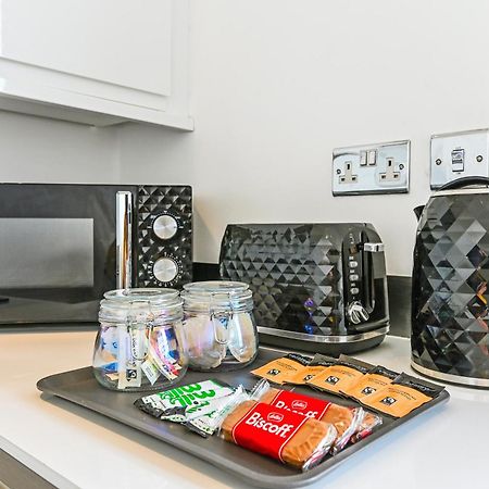 Family 1 Bed Apt Near Cardiff City Centre, Free Parking, Quiet, Secure Neighbourhood Exterior photo