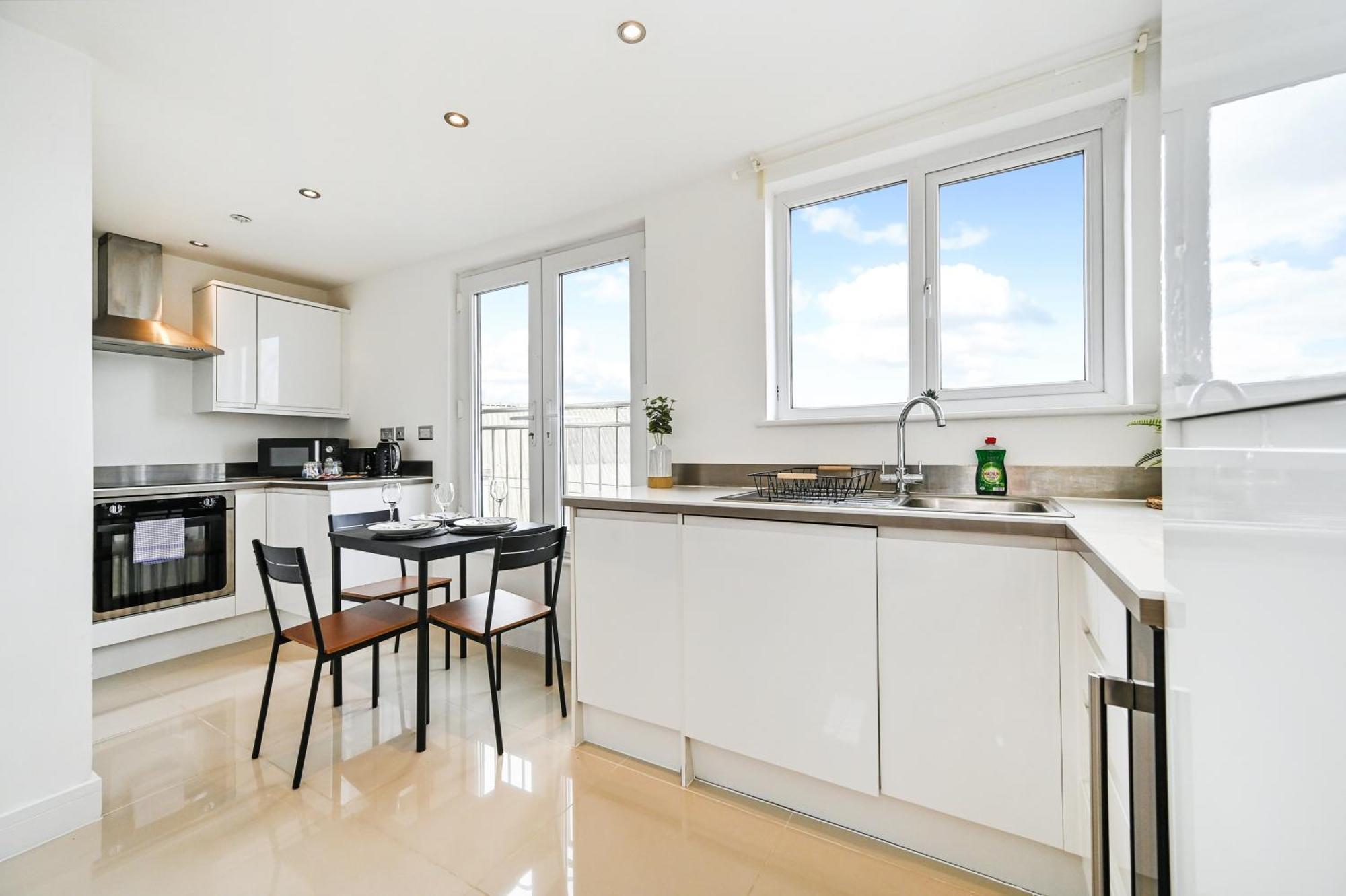 Family 1 Bed Apt Near Cardiff City Centre, Free Parking, Quiet, Secure Neighbourhood Exterior photo