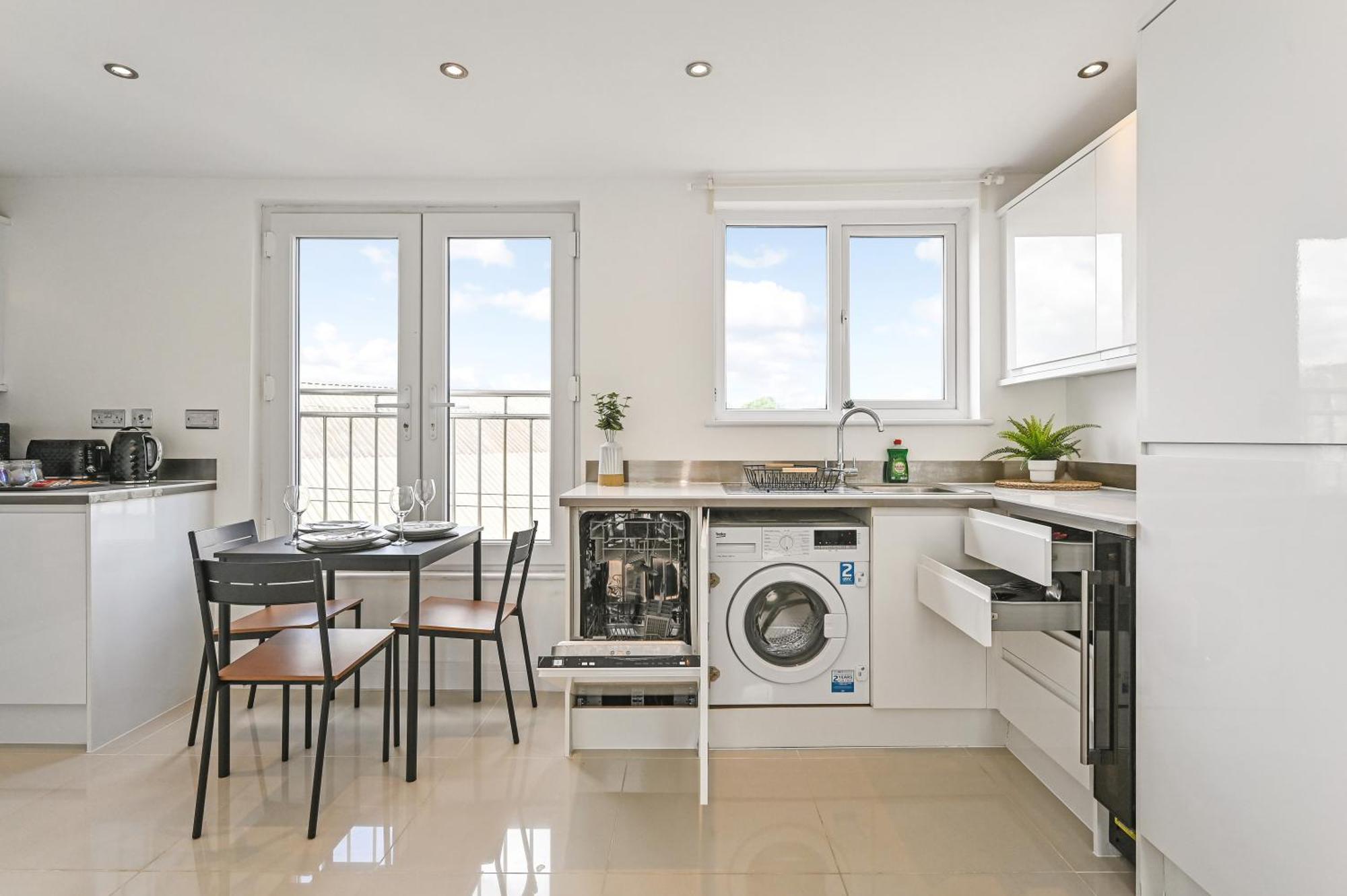 Family 1 Bed Apt Near Cardiff City Centre, Free Parking, Quiet, Secure Neighbourhood Exterior photo
