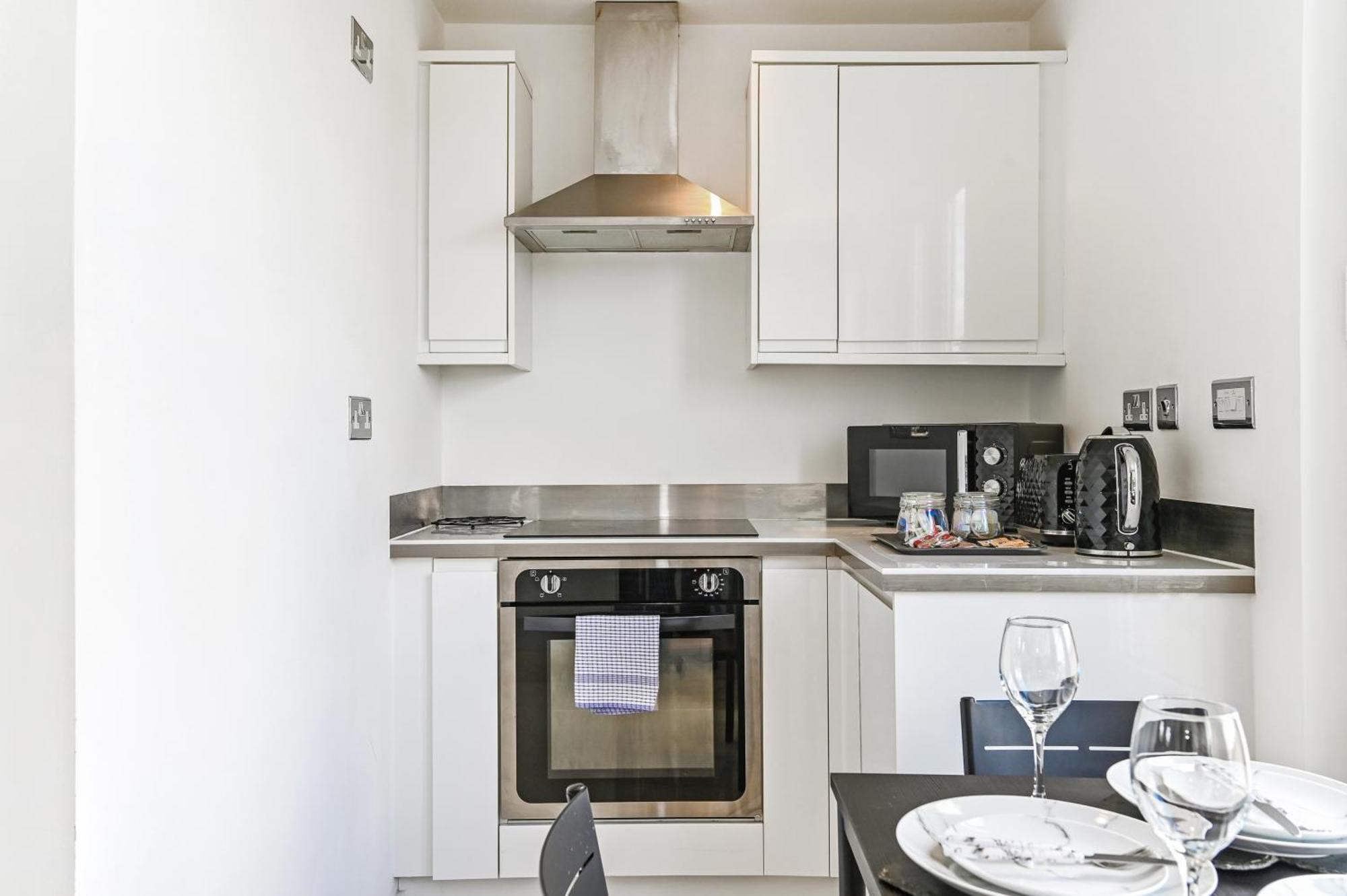 Family 1 Bed Apt Near Cardiff City Centre, Free Parking, Quiet, Secure Neighbourhood Exterior photo