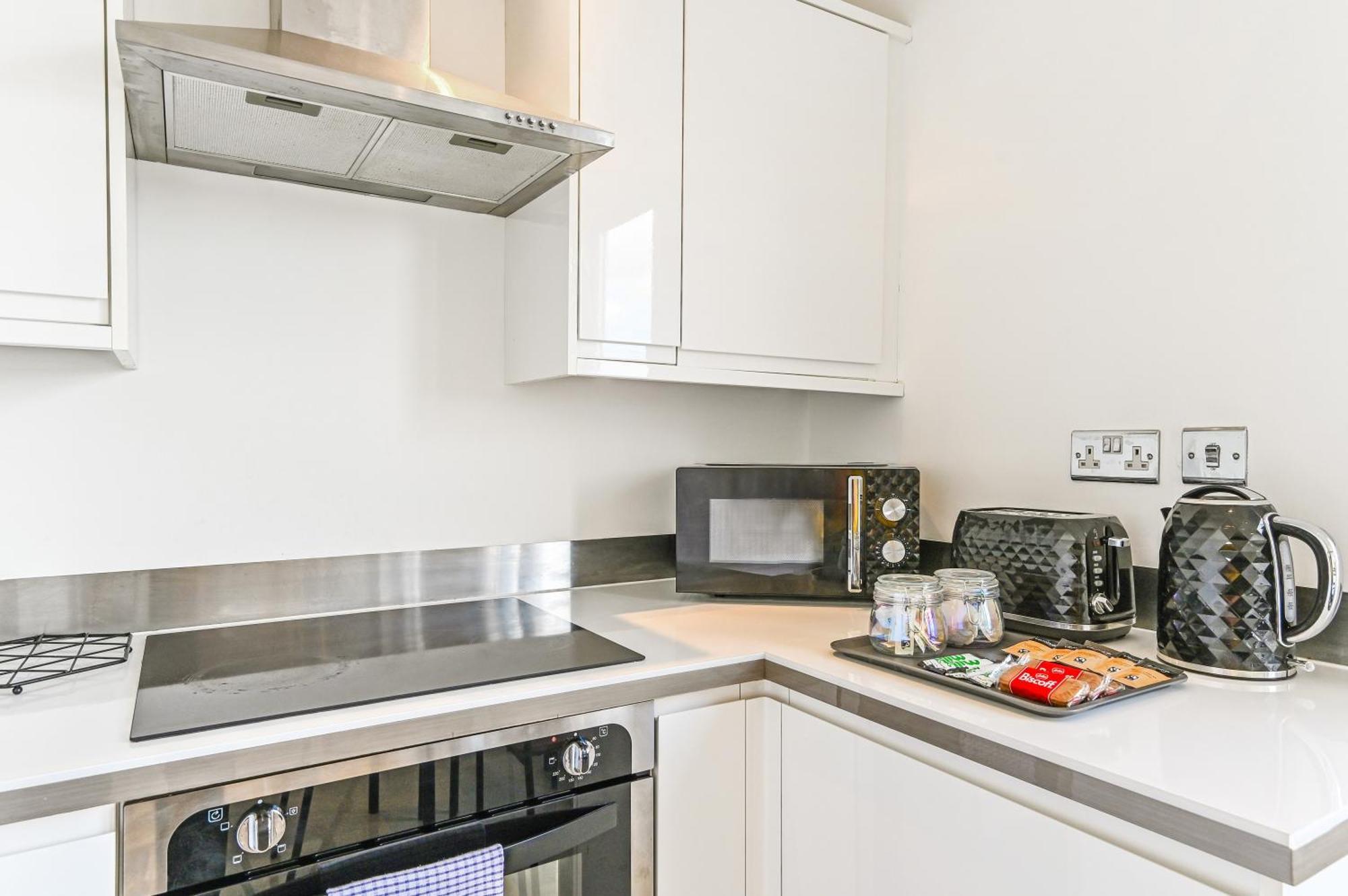 Family 1 Bed Apt Near Cardiff City Centre, Free Parking, Quiet, Secure Neighbourhood Exterior photo