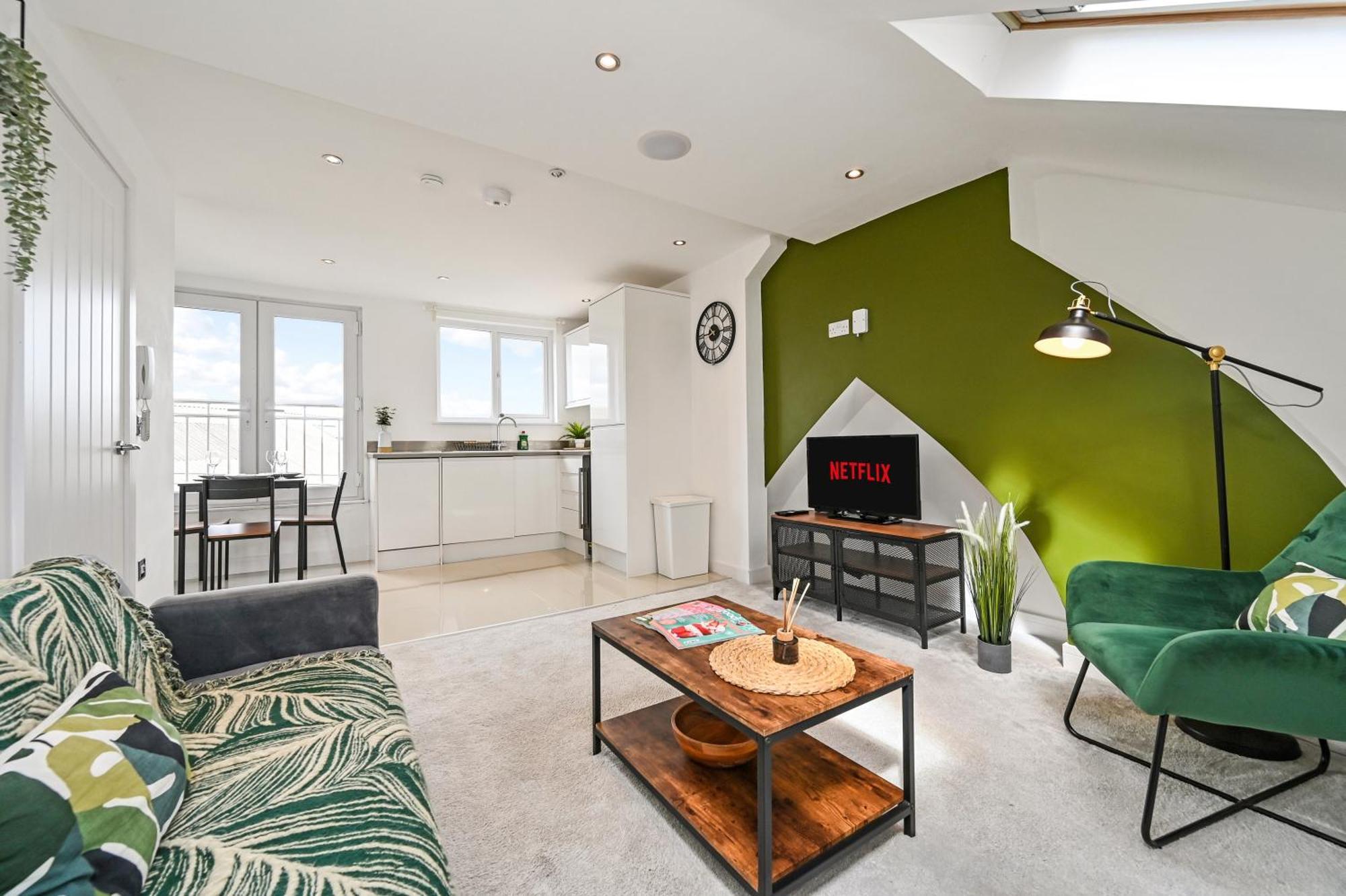 Family 1 Bed Apt Near Cardiff City Centre, Free Parking, Quiet, Secure Neighbourhood Exterior photo