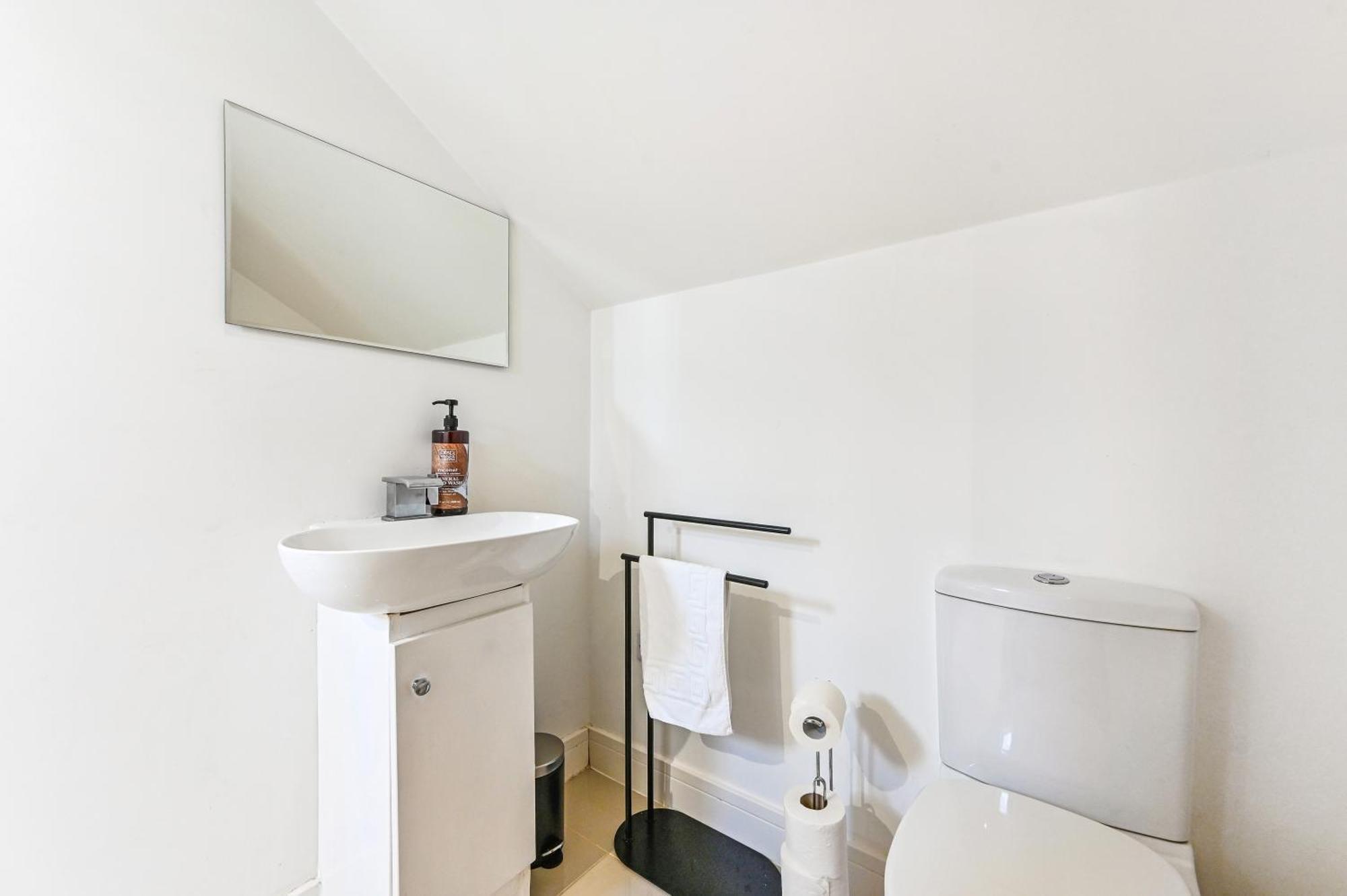 Family 1 Bed Apt Near Cardiff City Centre, Free Parking, Quiet, Secure Neighbourhood Exterior photo