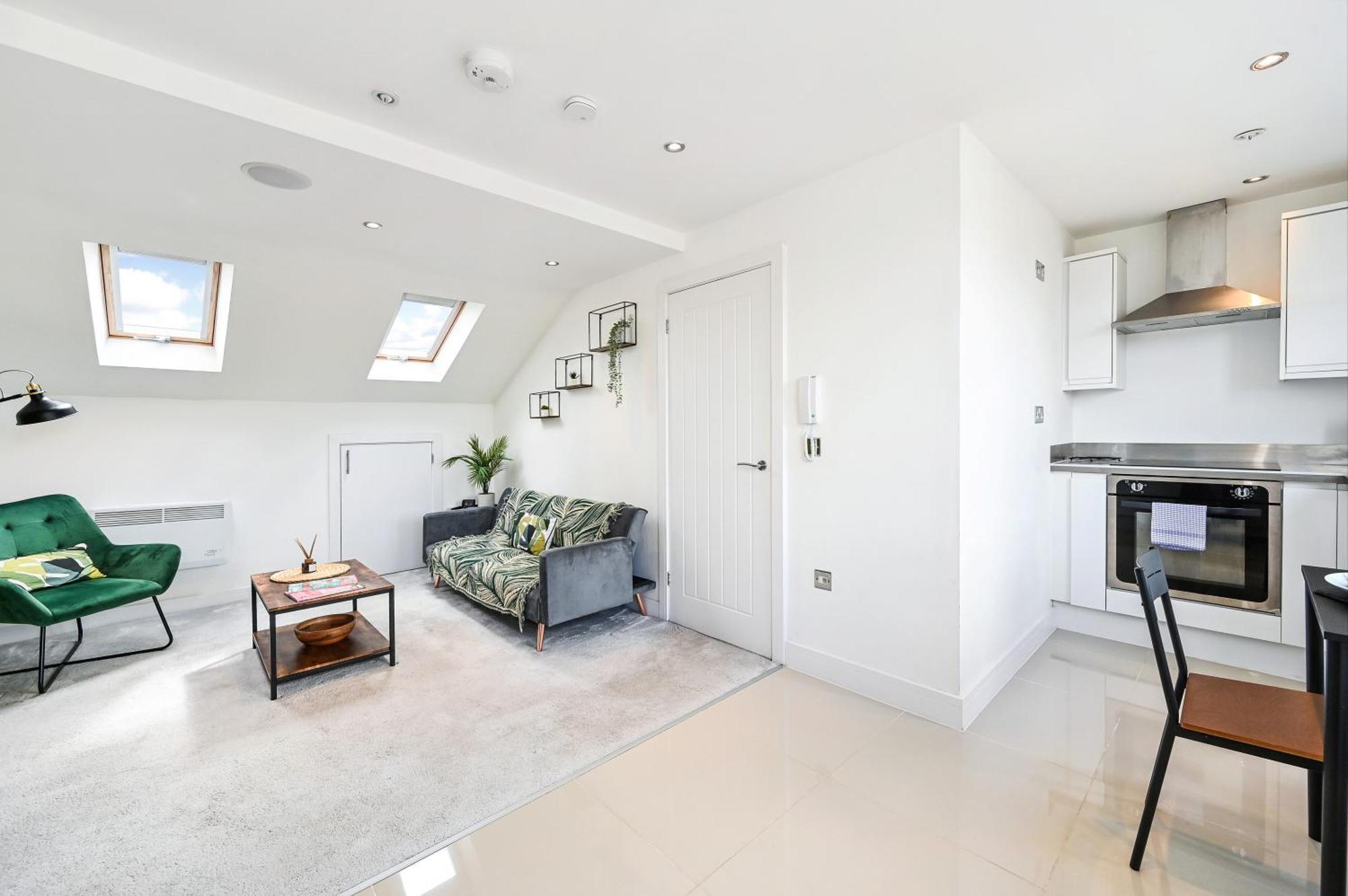 Family 1 Bed Apt Near Cardiff City Centre, Free Parking, Quiet, Secure Neighbourhood Exterior photo
