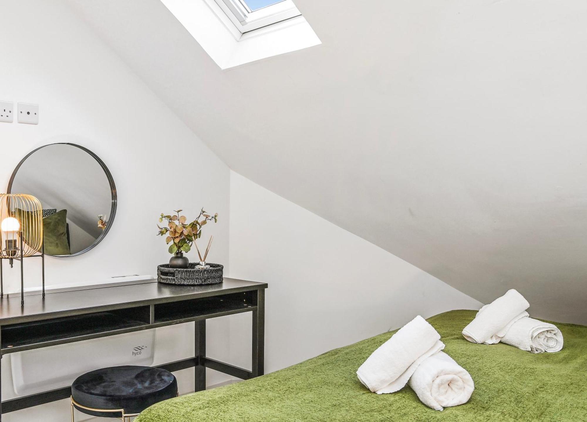 Family 1 Bed Apt Near Cardiff City Centre, Free Parking, Quiet, Secure Neighbourhood Exterior photo