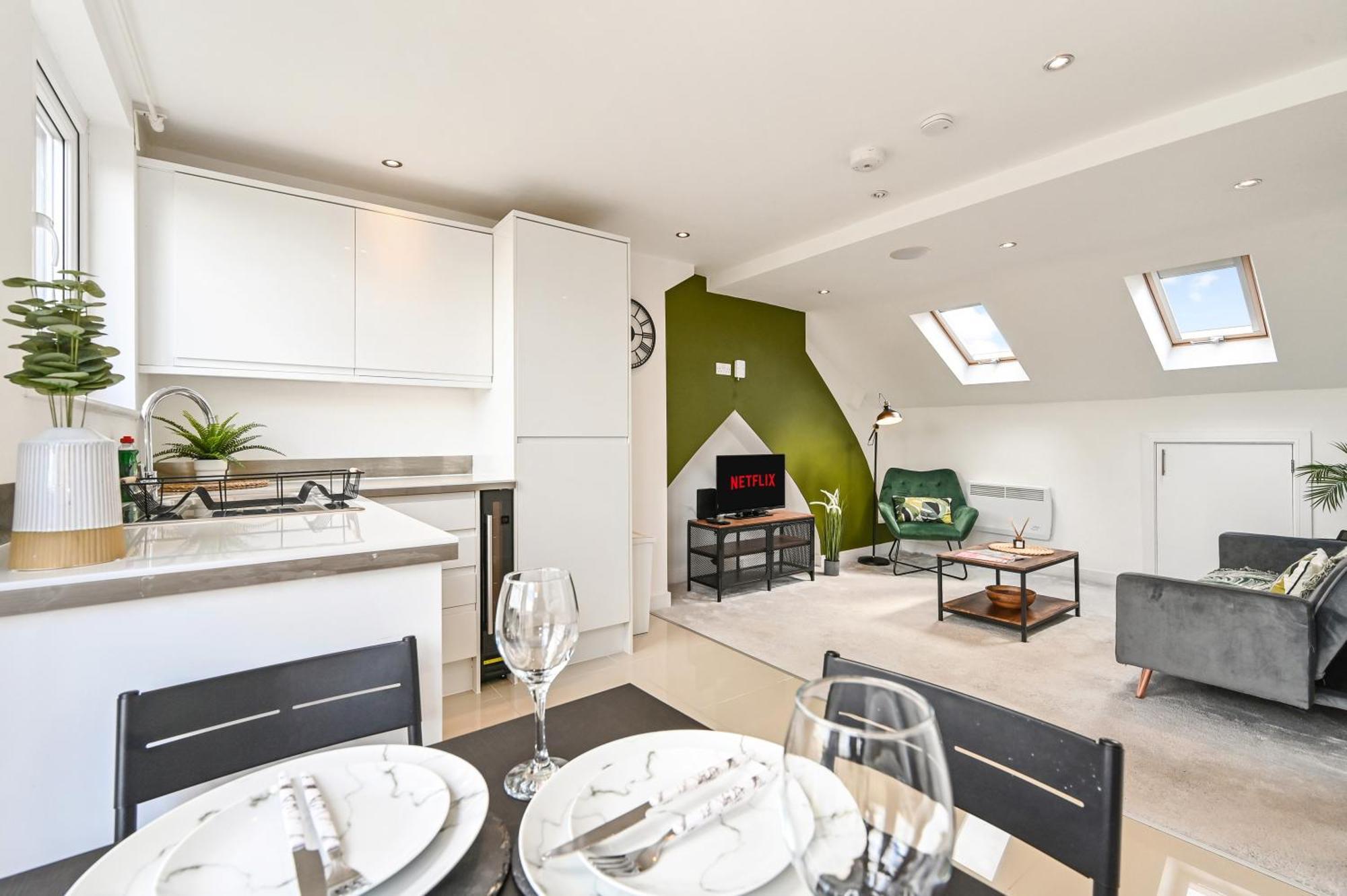 Family 1 Bed Apt Near Cardiff City Centre, Free Parking, Quiet, Secure Neighbourhood Exterior photo