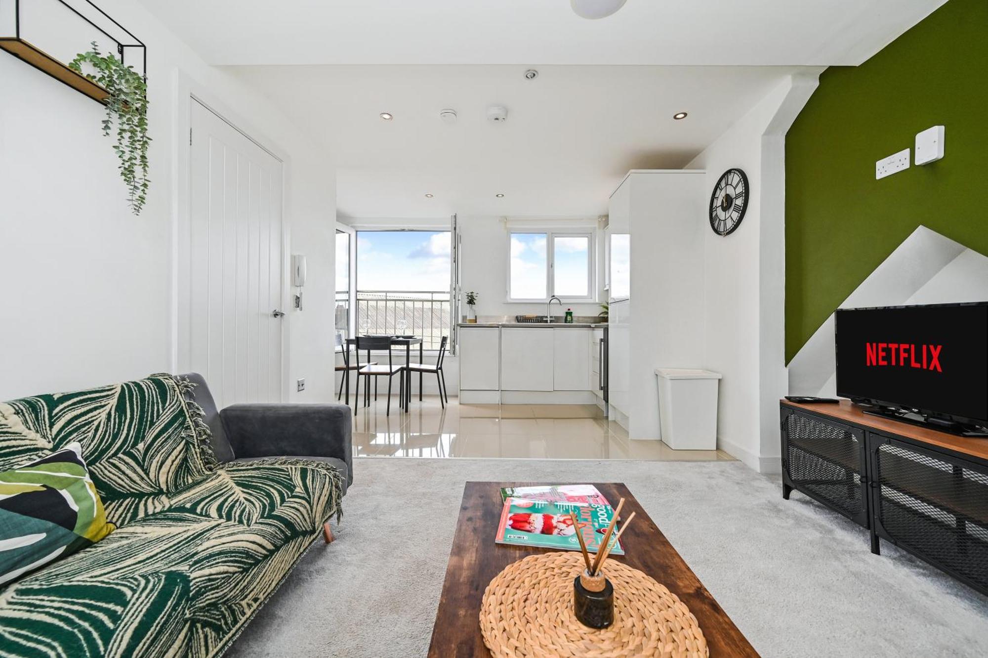 Family 1 Bed Apt Near Cardiff City Centre, Free Parking, Quiet, Secure Neighbourhood Exterior photo
